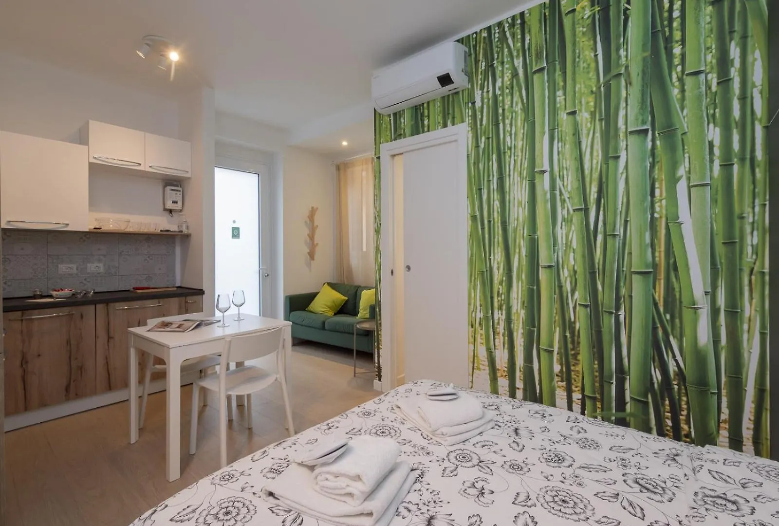 Apartment Modern & Functional Studio Steps From Bosco Verticale & Gae Aulenti Italy