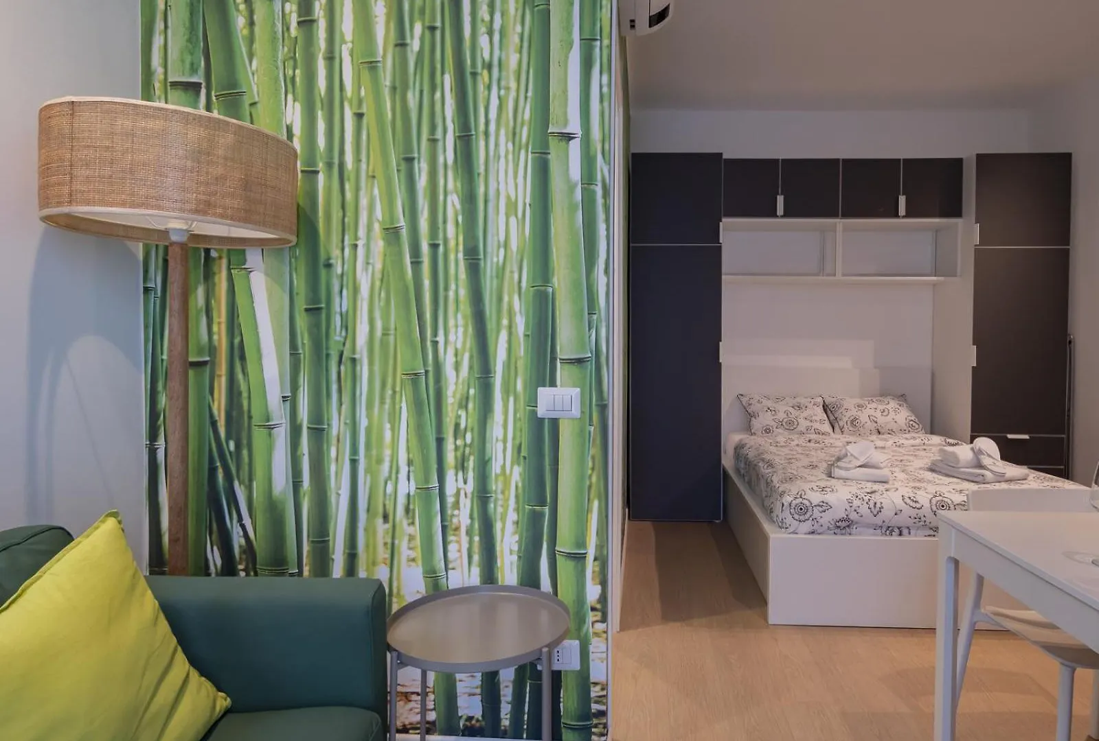Modern & Functional Studio Steps From Bosco Verticale & Gae Aulenti