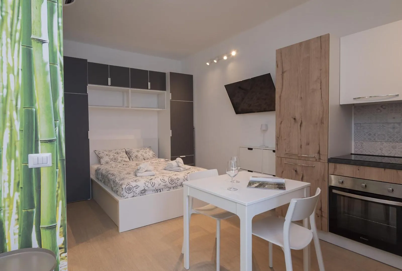 Modern & Functional Studio Steps From Bosco Verticale & Gae Aulenti Milan